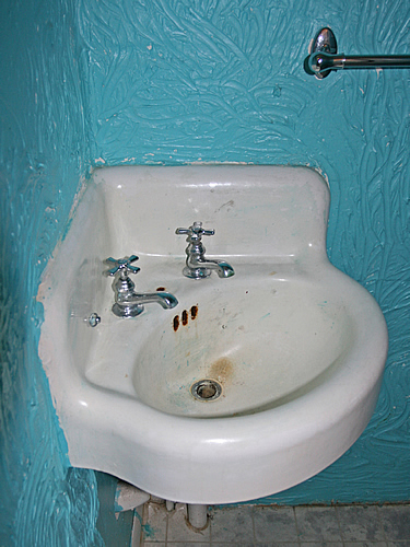 Van Gogh bathroom sink wall texture